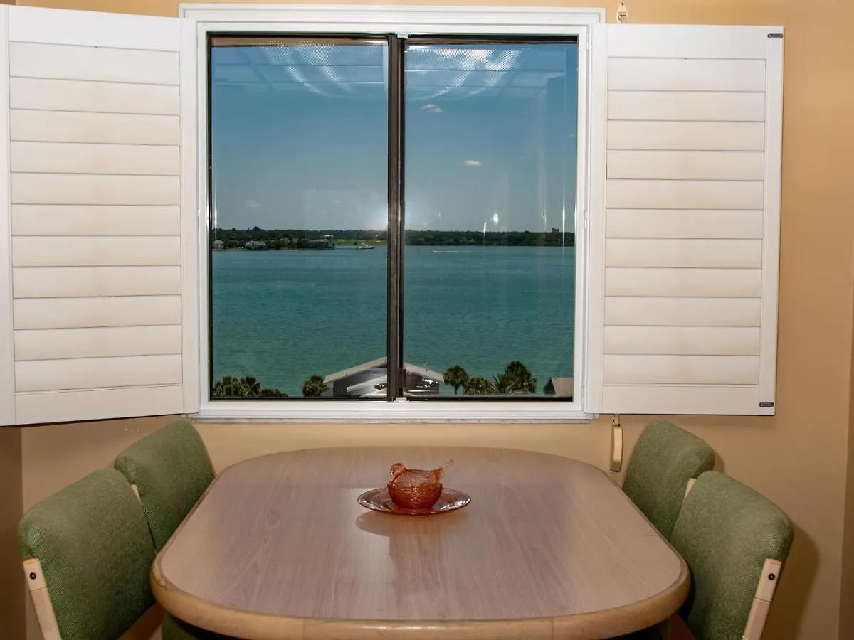 Landmark Towers II 1001 Beautiful Beachfront Condo - One Month Minimum Клеруотер-Бич