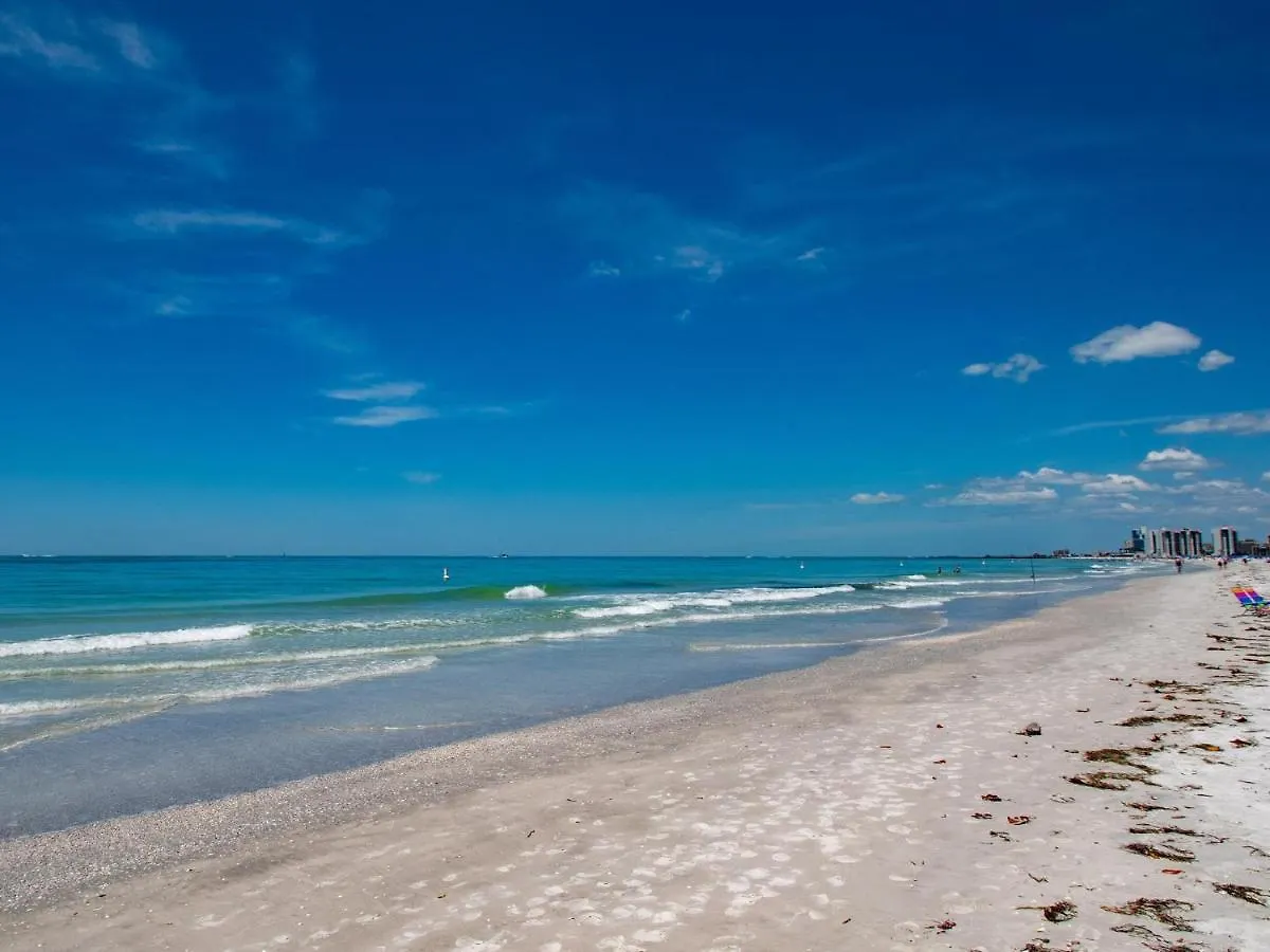 Landmark Towers II 1001 Beautiful Beachfront Condo - One Month Minimum Клеруотер-Бич