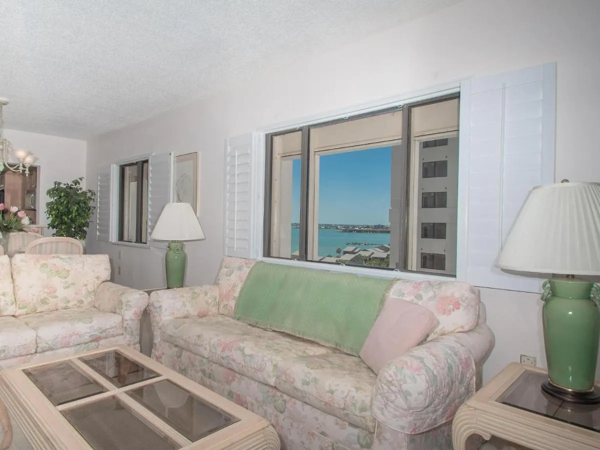 Landmark Towers II 1001 Beautiful Beachfront Condo - One Month Minimum Клеруотер-Бич Апартаменты