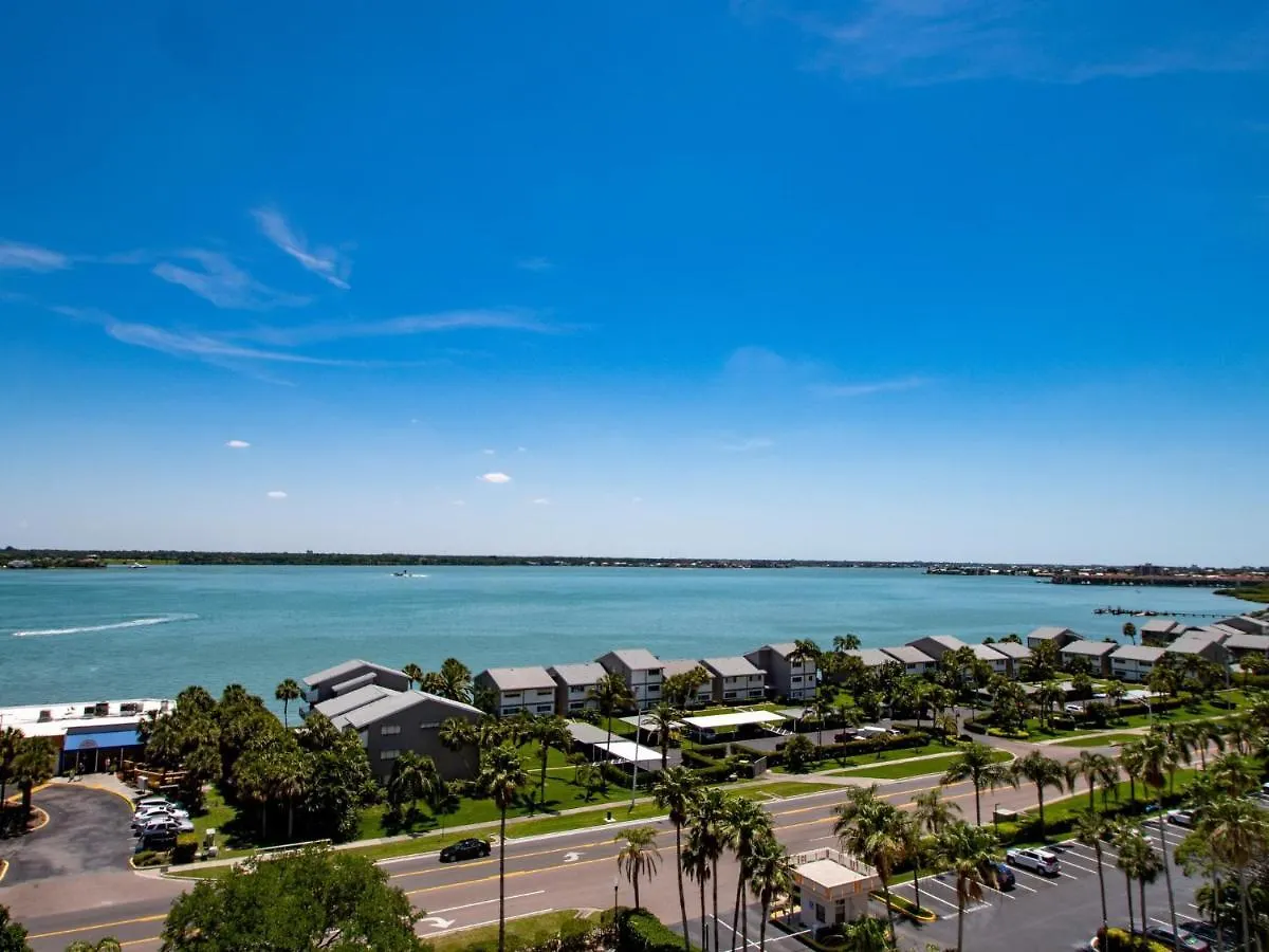 Landmark Towers II 1001 Beautiful Beachfront Condo - One Month Minimum Клеруотер-Бич